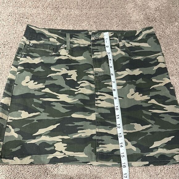 CAMO SKIRT BY KENSIE JEANS size 8 like new! - Picture 5 of 7